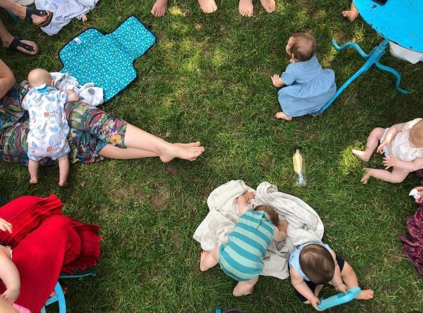 gruppo mamme all'aperto